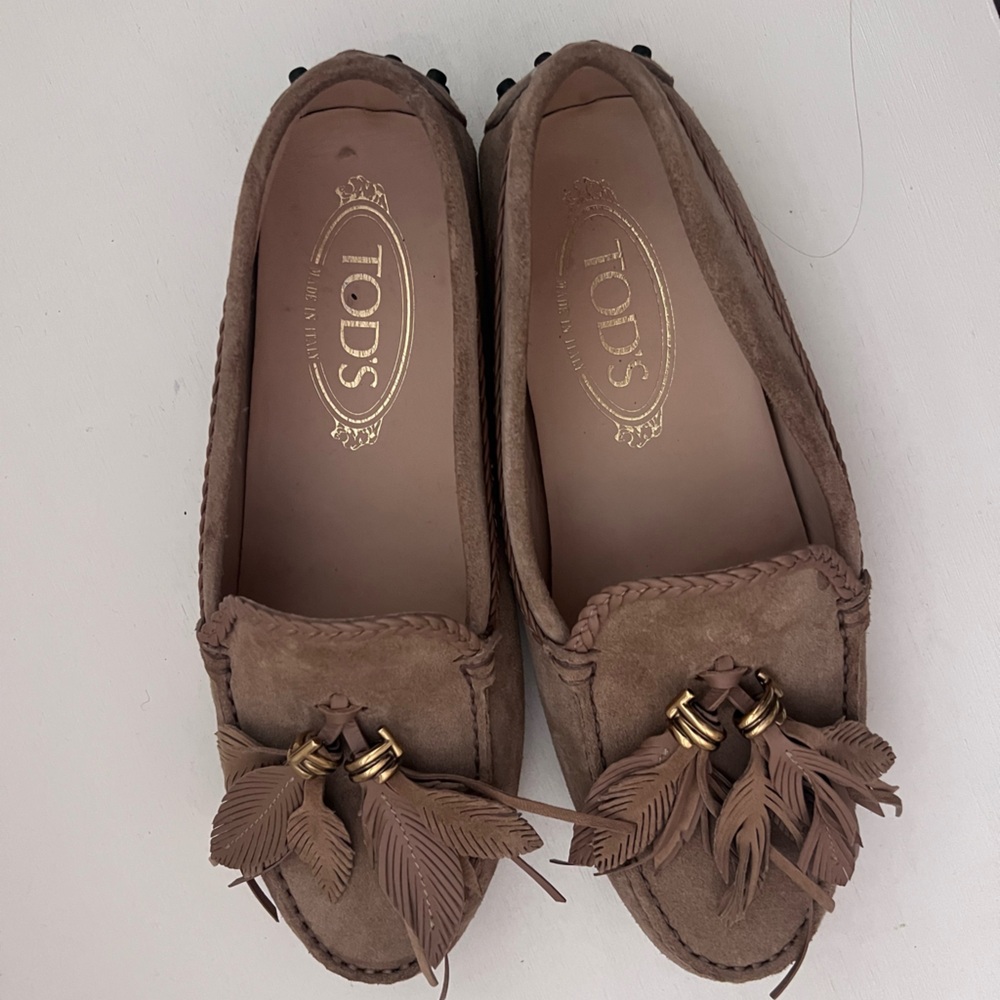 Tod's Tan Loafers with Leaf Detail